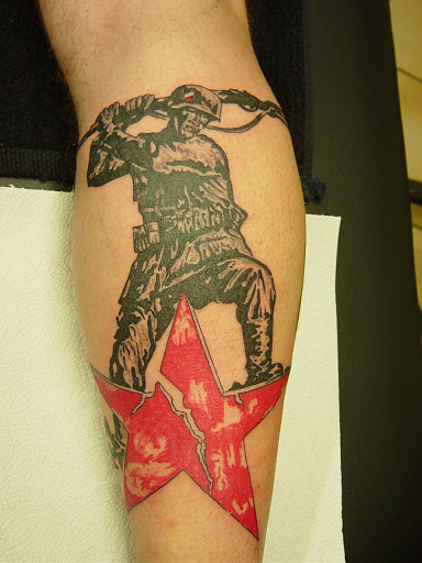  tattoo depicting an Insurgent smashing apart the Imperial Loyalist Star 