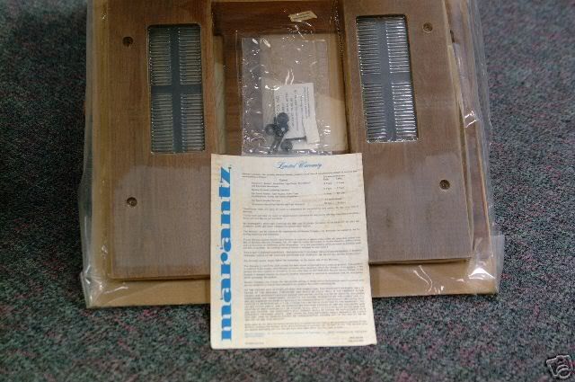 http://i173.photobucket.com/albums/w48/renaudmumu/Marantz/WoodCase/marantzwc1235hw0.jpg