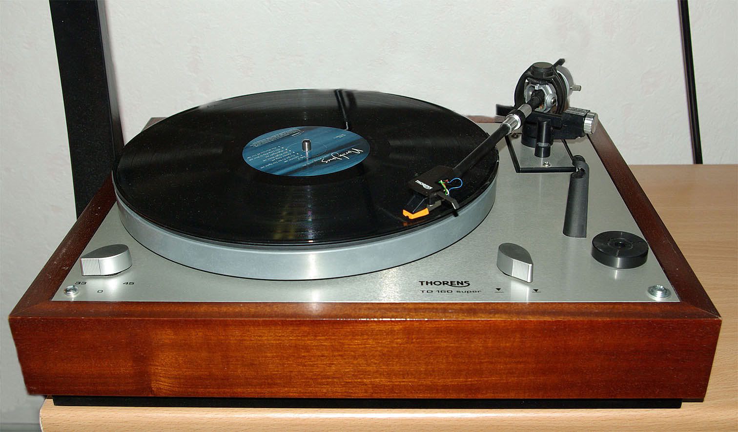 http://i173.photobucket.com/albums/w48/renaudmumu/Thorens/TD160Super/IMGP142201.jpg