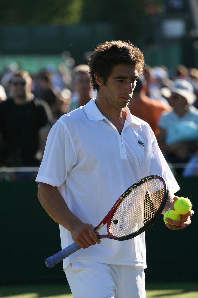 Pablo_Cuevas_2009_Wimbledon_zpsqor1d5vv.jpg