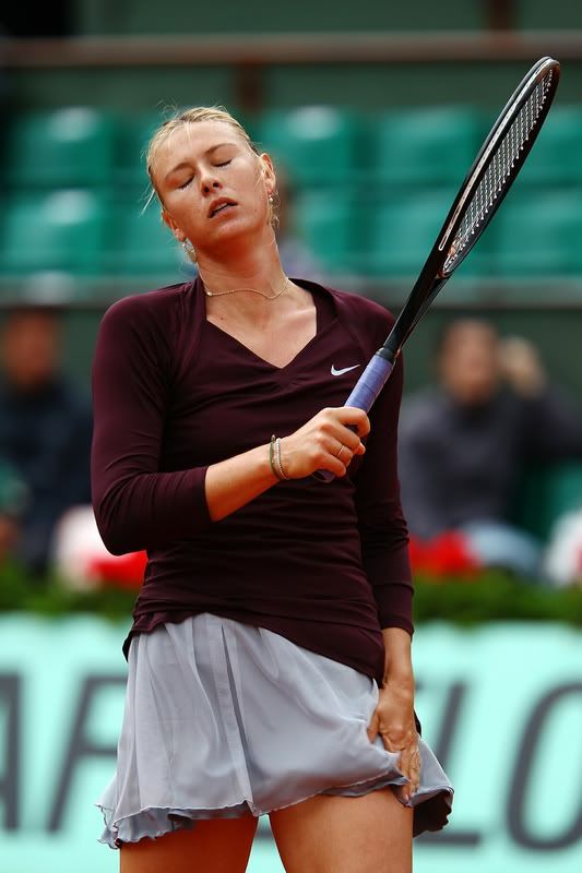 Sharapova_2010_Roland_Garros_6.jpg