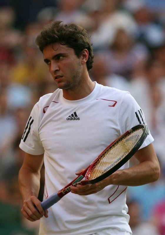 Simon_2010_Wimbledon_2_zpsccyf00ra.jpg