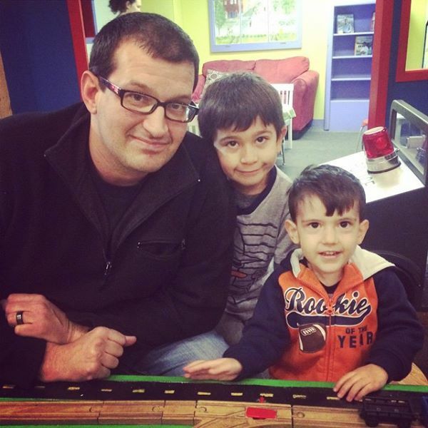 photo Scott and kids_zpscq8fr1t6.jpg
