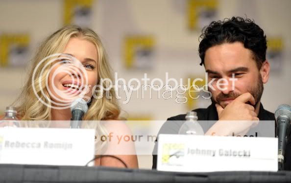 Nerds Welcome Big Bang Theory At Comic Con Oh No They Didn T