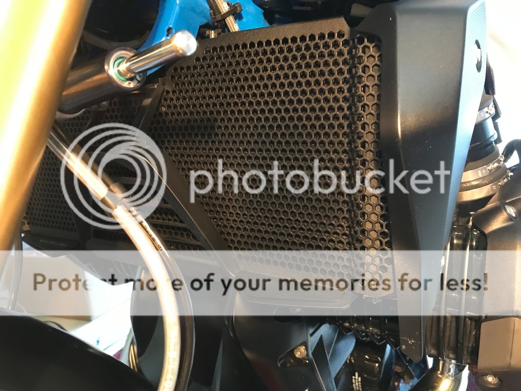 Evotech Performance (EP) Radiator Guard installed | BMW R1200R Forum