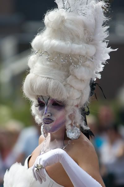 http://i173.photobucket.com/albums/w49/mobyrick/portret_met_onscherpe_achtergrond.jpg http://i173.photobucket.com/albums/w49/mobyrick/portret_met_onscherpe_achtergrond.jpg