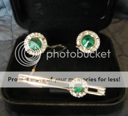 SILVER TONE CUFFLINK AND TIE CLASP SETS IN GREEN STONE  